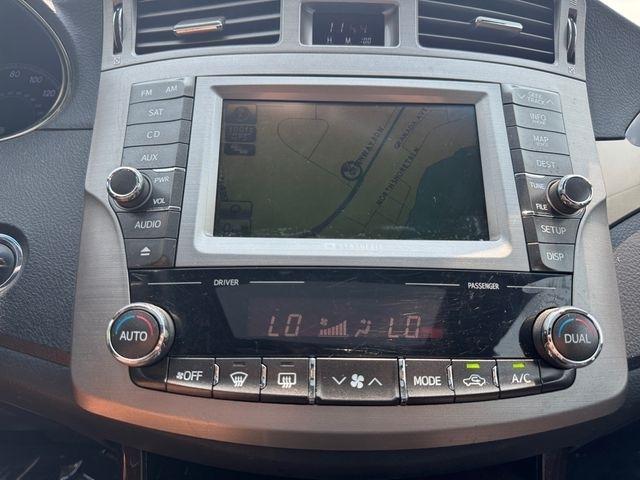 Toyota Avalon  2011