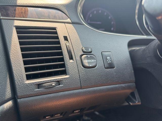 Toyota Avalon  2011