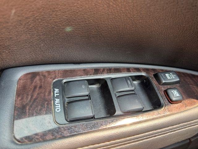 Toyota Avalon  2011