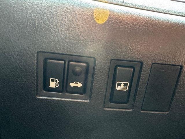 Toyota Avalon  2011