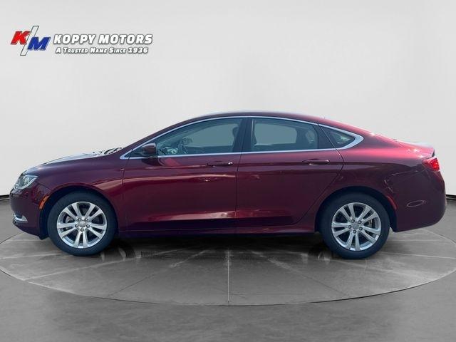 2015 Chrysler 200 Limited's photo