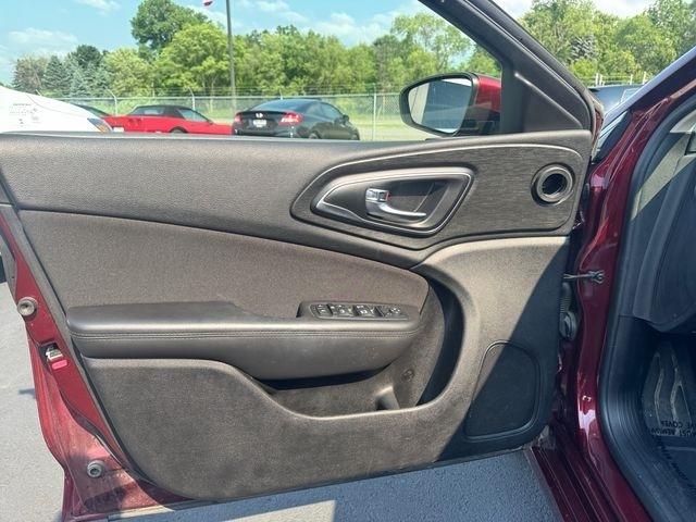 Chrysler 200  2015