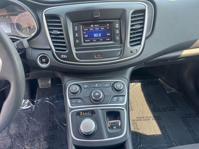 Chrysler 200  2015