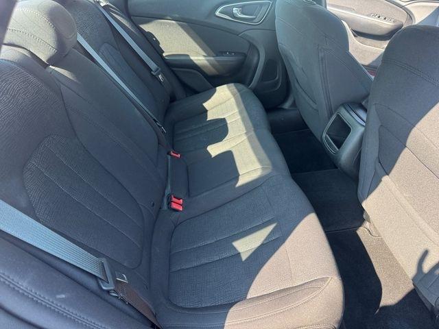 Chrysler 200  2015