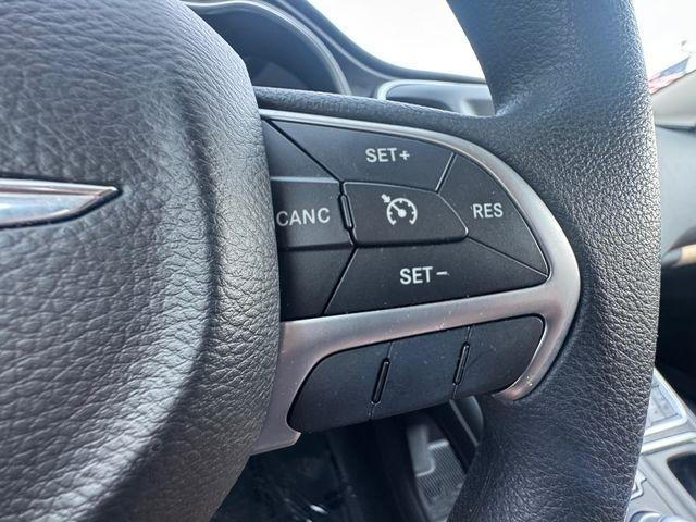 Chrysler 200  2015