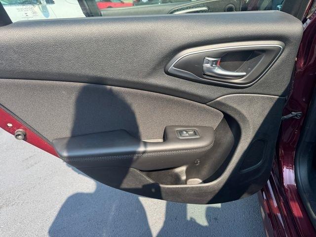 Chrysler 200  2015