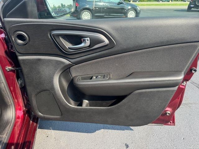 Chrysler 200  2015