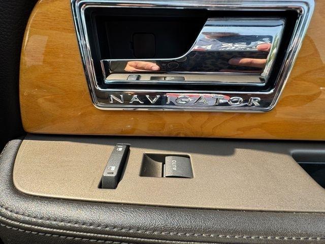 Lincoln Navigator  2011