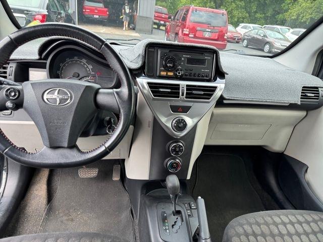 Scion iQ  2012