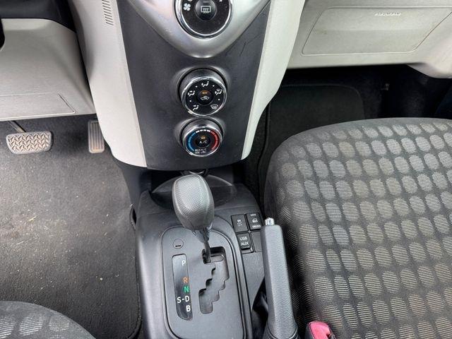 Scion iQ  2012