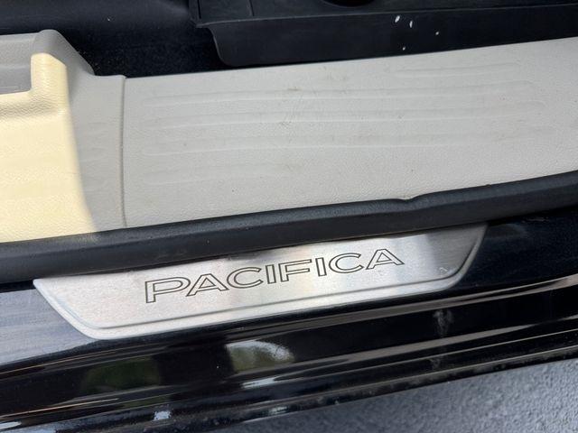 Chrysler Pacifica Hybrid  2020