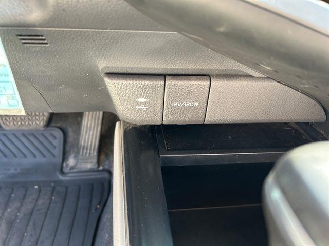 Toyota Camry  2019