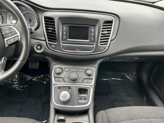 Chrysler 200  2016