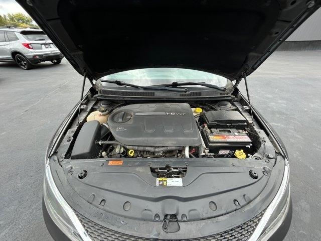 Chrysler 200  2016