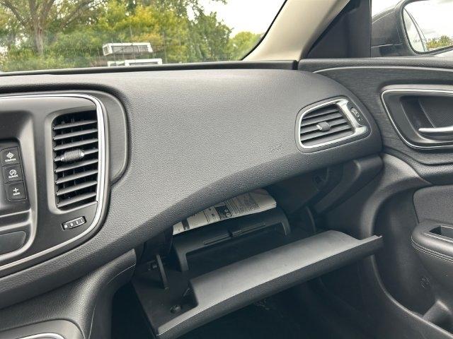 Chrysler 200  2016