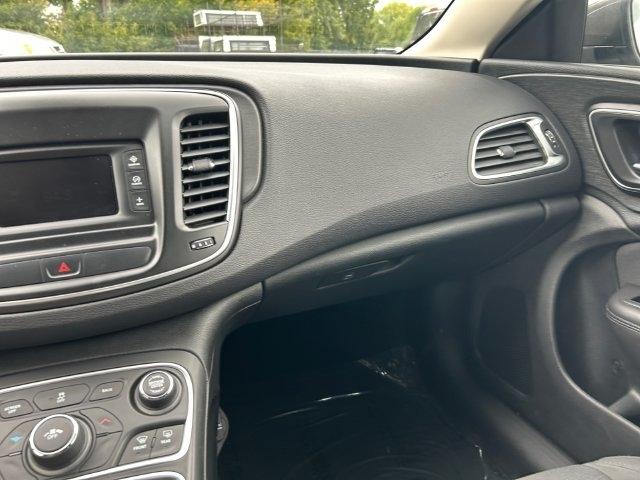 Chrysler 200  2016