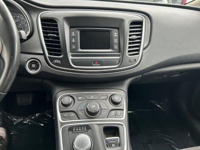 Chrysler 200  2016