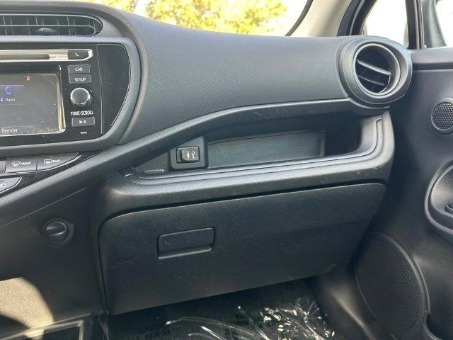 Toyota Prius c  2015