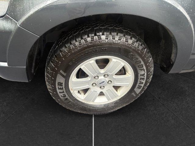 Ford Explorer photo 9