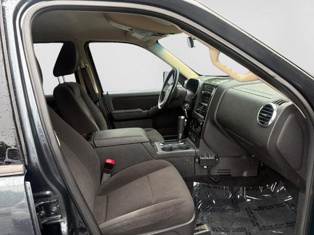 Ford Explorer photo 16