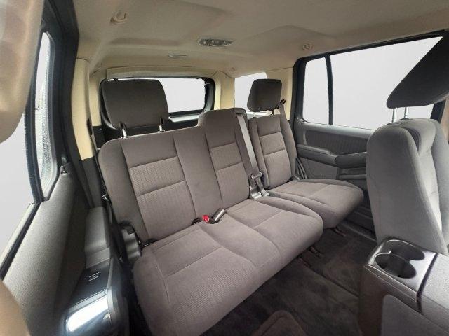 Ford Explorer photo 17
