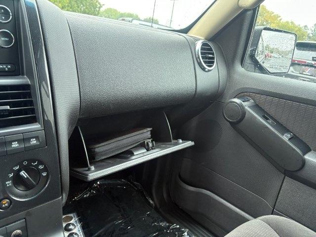 Ford Explorer photo 32
