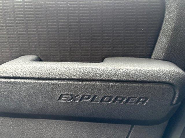 Ford Explorer photo 33
