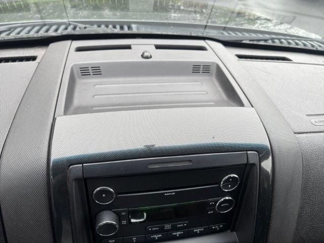 Ford Explorer photo 35