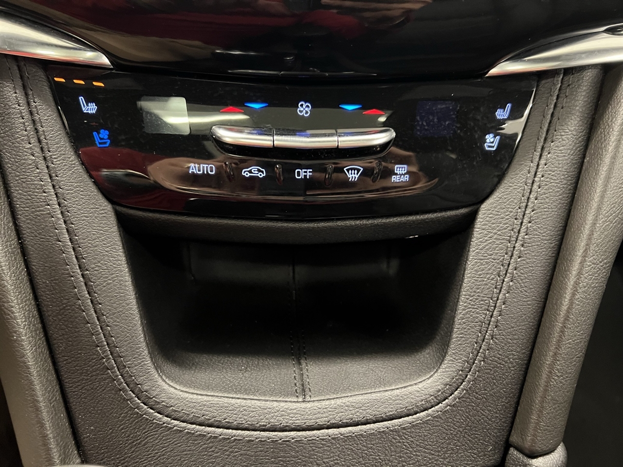 2022 Cadillac XT6 Premium Luxury photo 18
