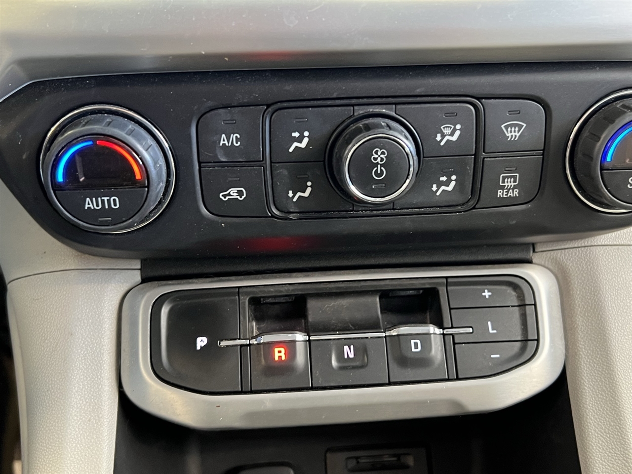 2020 Gmc Acadia SLT photo 18