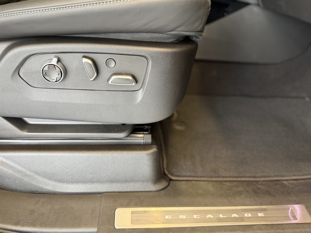 Cadillac Escalade ESV V 4WD 2025