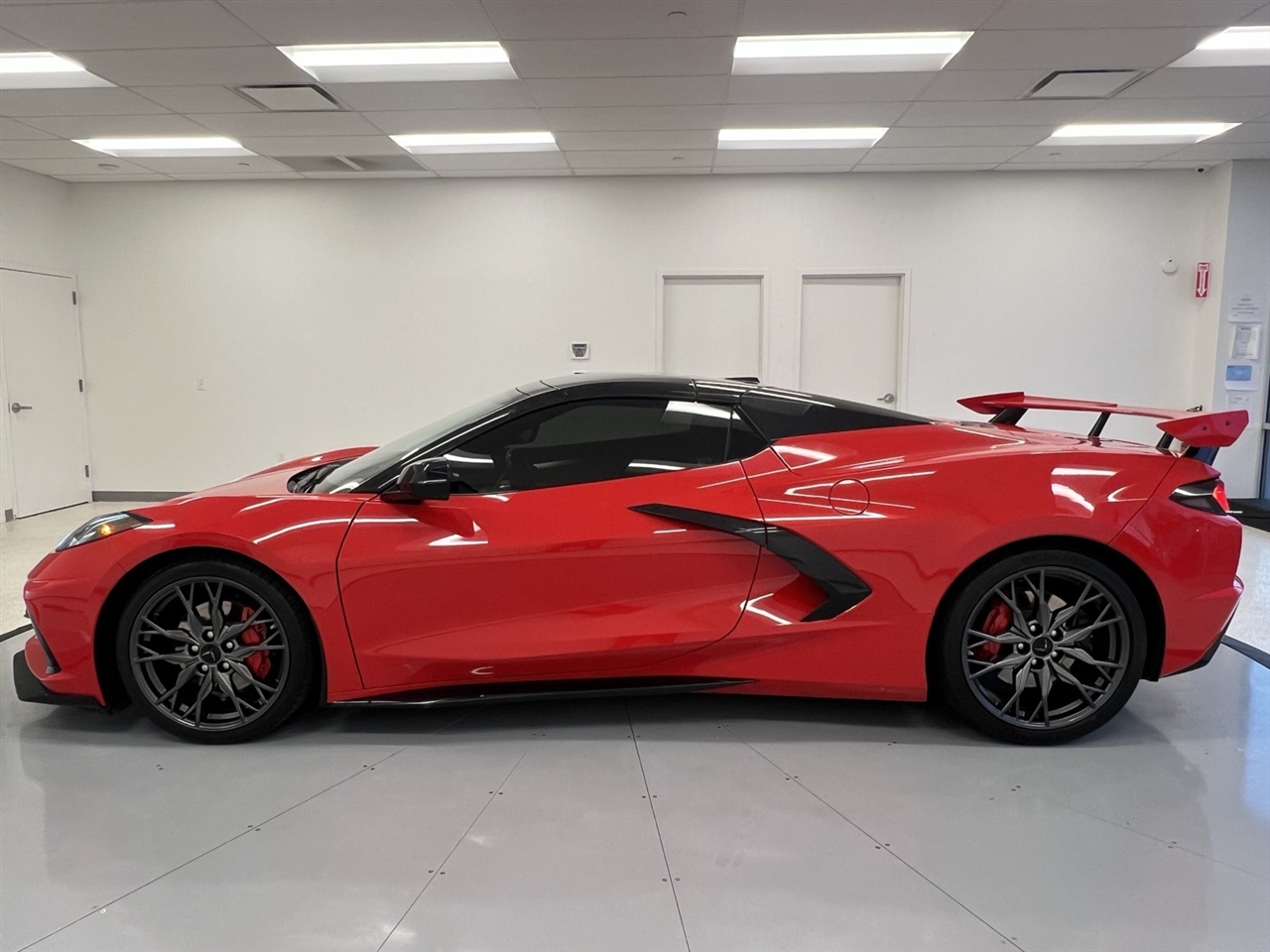 2023 Chevrolet Corvette 2LT Convertible photo 4