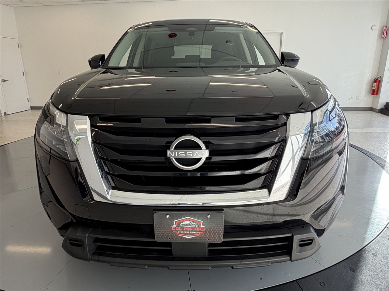 2024 Nissan Pathfinder S photo 2
