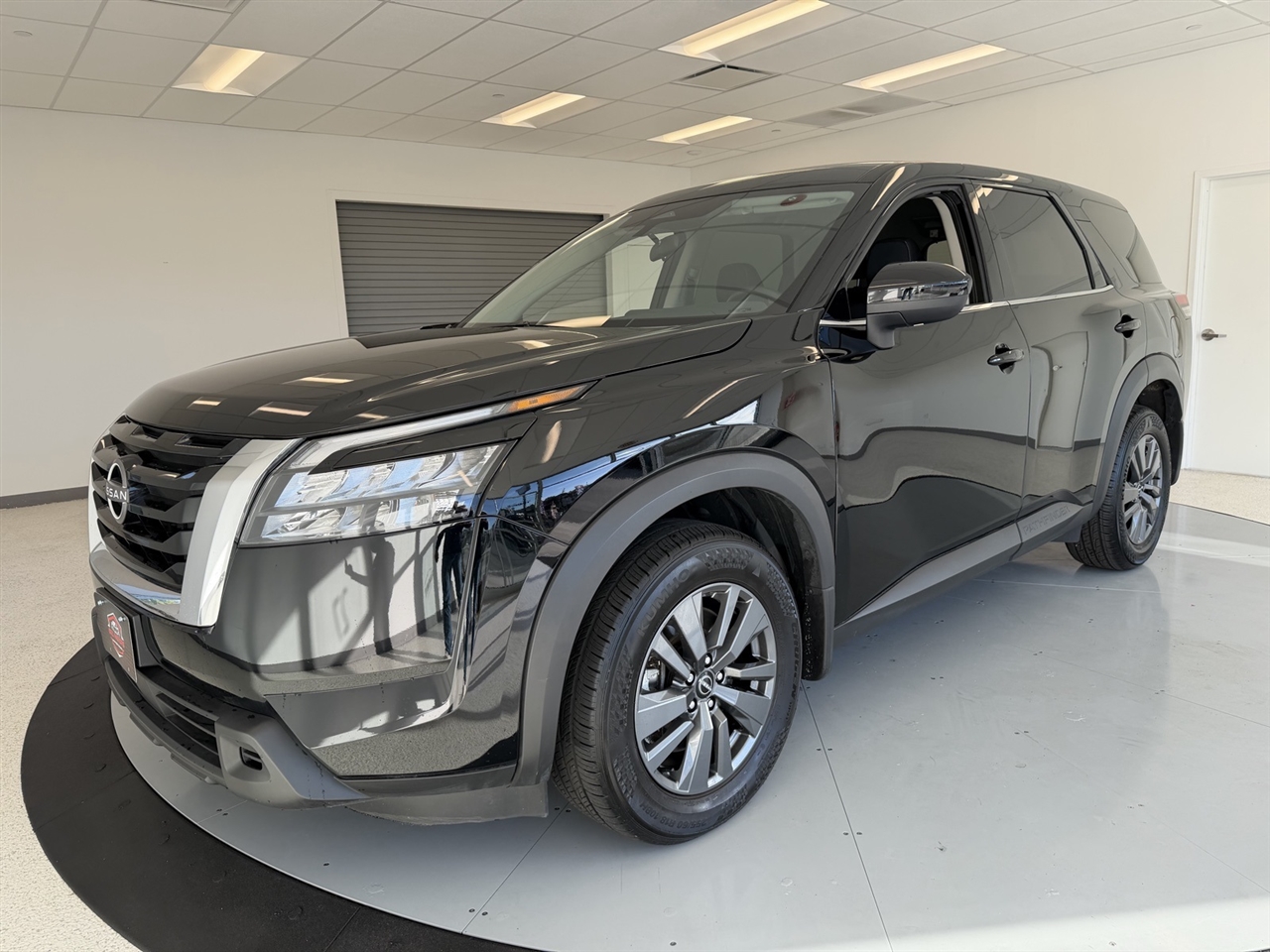 2024 Nissan Pathfinder S photo 3