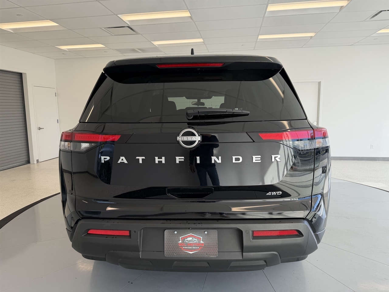 2024 Nissan Pathfinder S photo 4