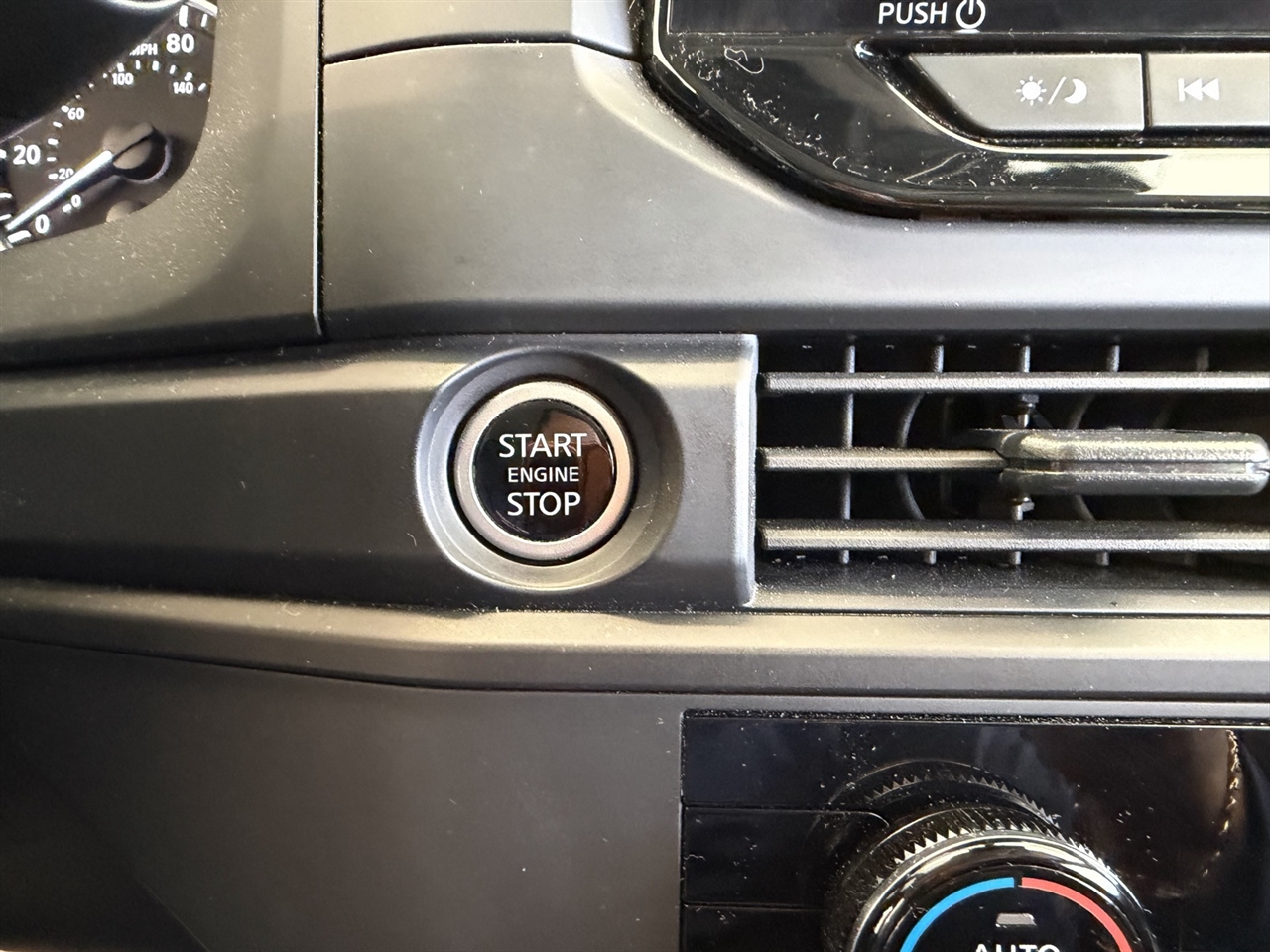 Nissan Pathfinder S 4WD 2024