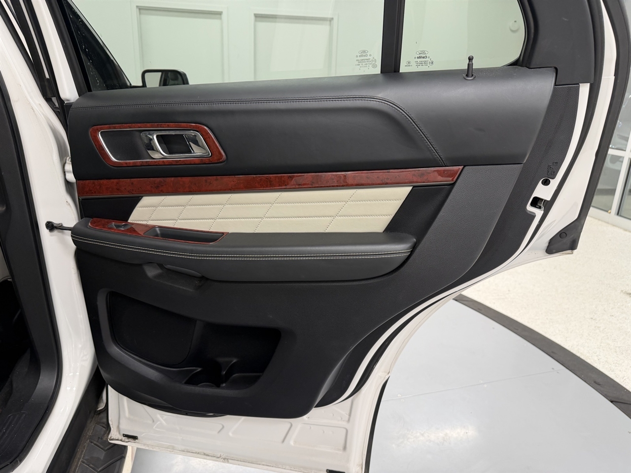 Ford Explorer Platinum AWD 2017 Ford Explorer Platinum AWD 2017