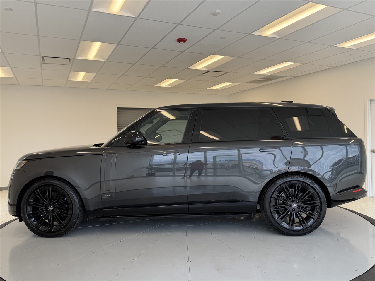Land Rover Range Rover Autobiography LWB 5 2025 Land Rover Range Rover Autobiography LWB 5 2025