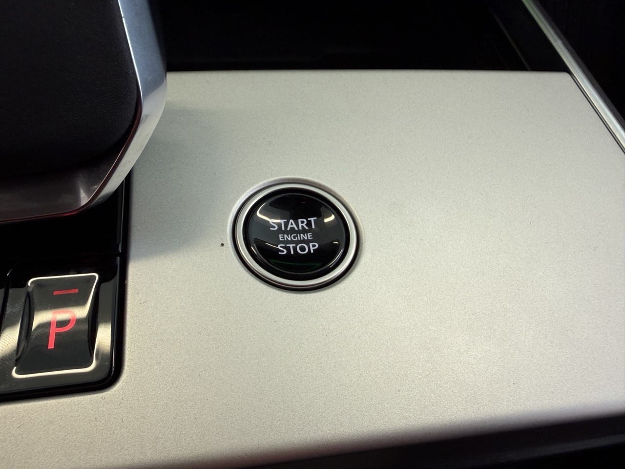 Land Rover Range Rover Autobiography LWB 5 2025 Land Rover Range Rover Autobiography LWB 5 2025