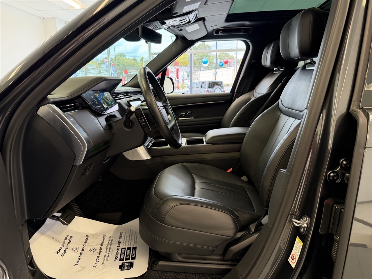 Land Rover Range Rover Autobiography LWB 5 2025 Land Rover Range Rover Autobiography LWB 5 2025