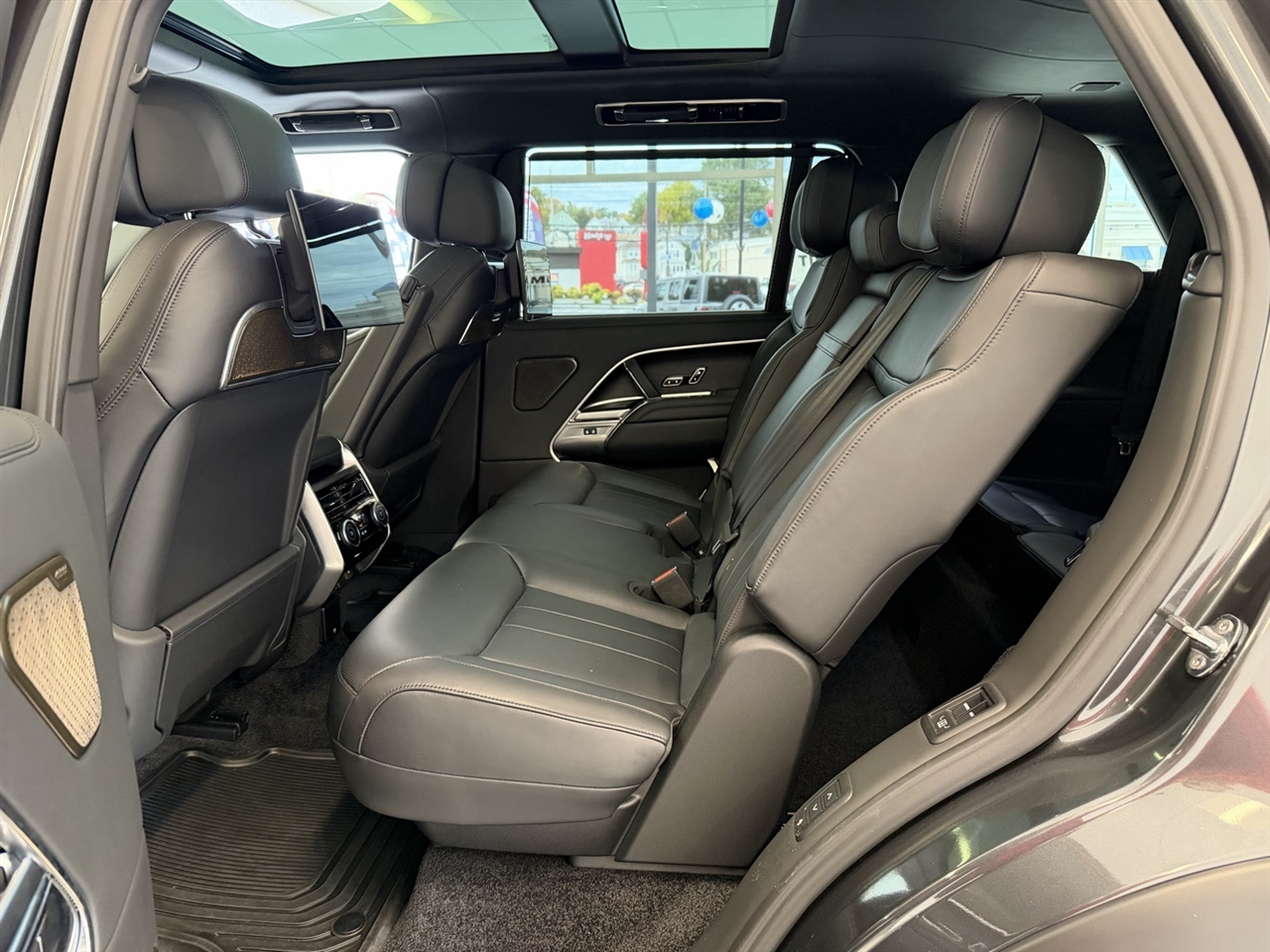 Land Rover Range Rover Autobiography LWB 5 2025 Land Rover Range Rover Autobiography LWB 5 2025