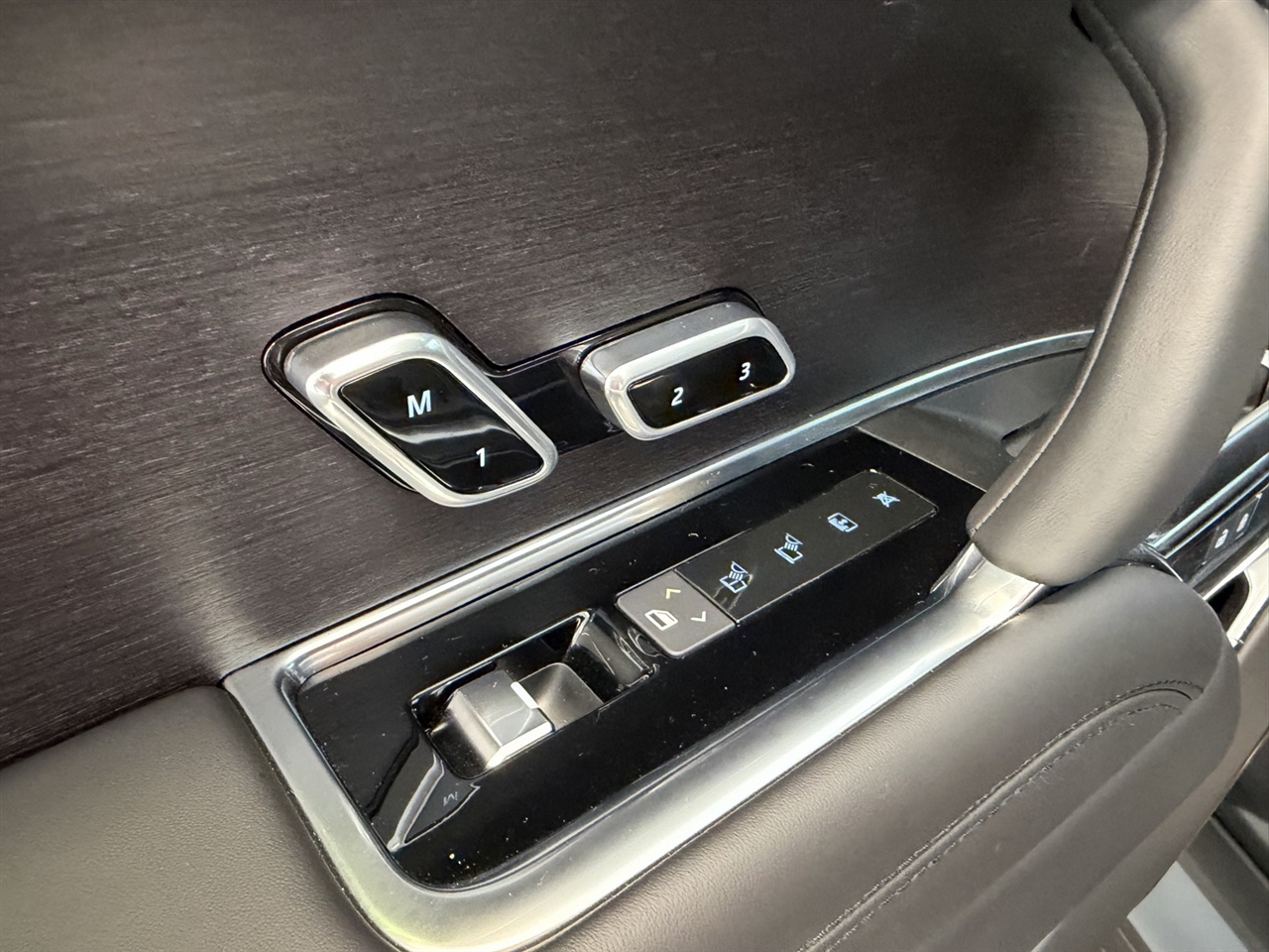 Land Rover Range Rover Autobiography LWB 5 2025 Land Rover Range Rover Autobiography LWB 5 2025