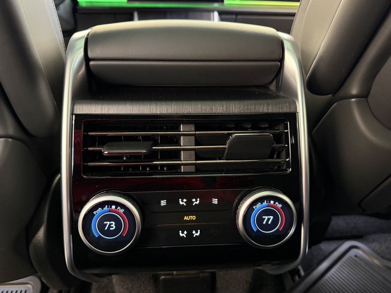 Land Rover Range Rover Autobiography LWB 5 2025 Land Rover Range Rover Autobiography LWB 5 2025