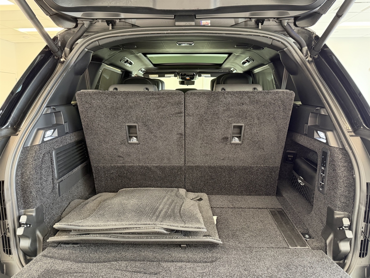 Land Rover Range Rover Autobiography LWB 5 2025 Land Rover Range Rover Autobiography LWB 5 2025