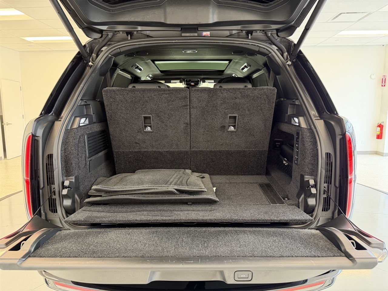 Land Rover Range Rover Autobiography LWB 5 2025 Land Rover Range Rover Autobiography LWB 5 2025