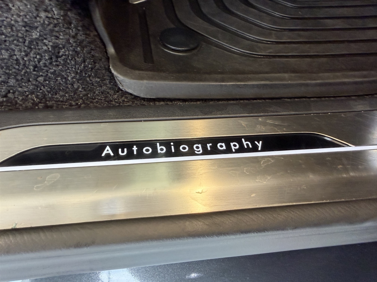 Land Rover Range Rover Autobiography LWB 5 2025 Land Rover Range Rover Autobiography LWB 5 2025