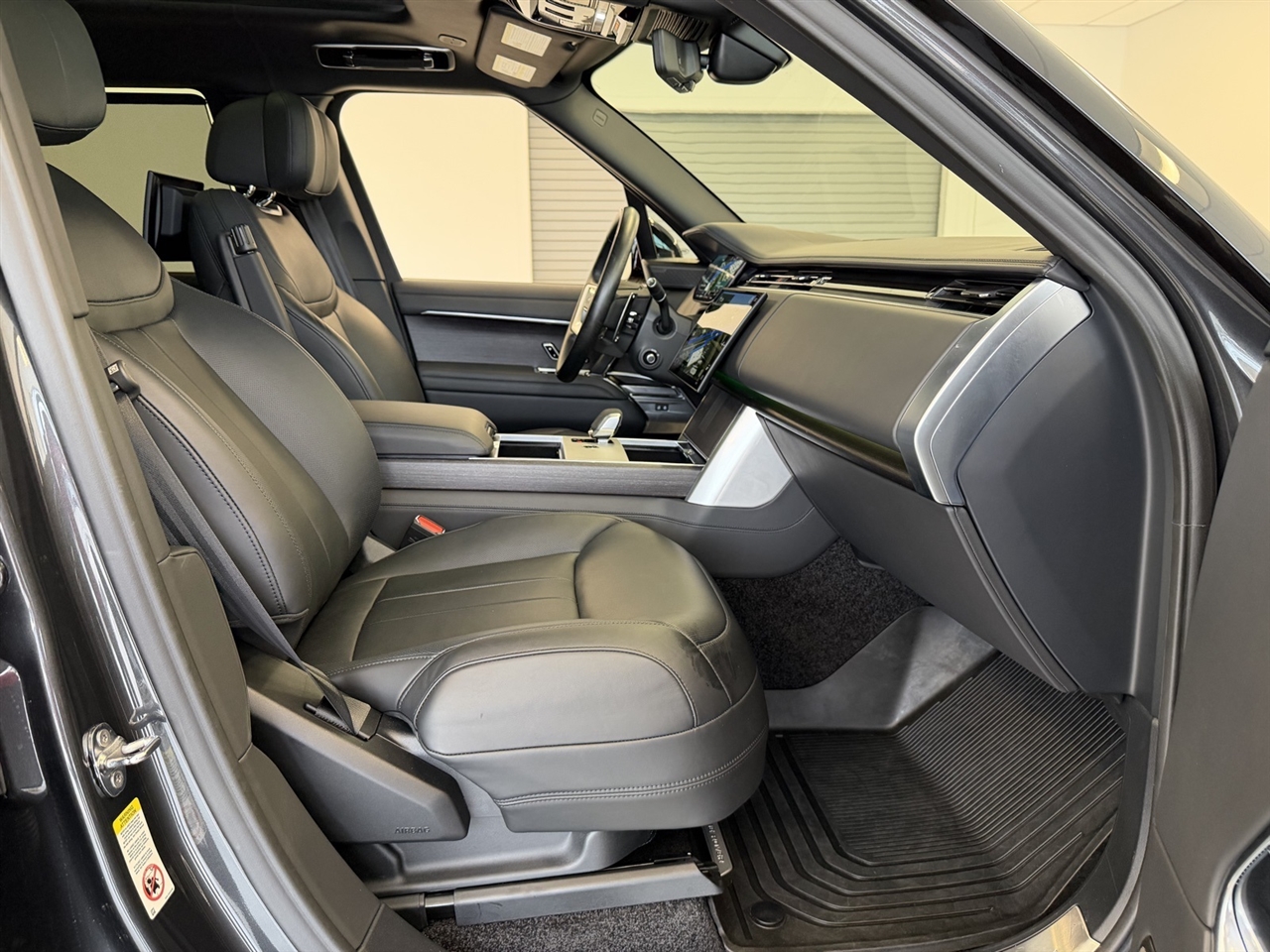 Land Rover Range Rover Autobiography LWB 5 2025 Land Rover Range Rover Autobiography LWB 5 2025