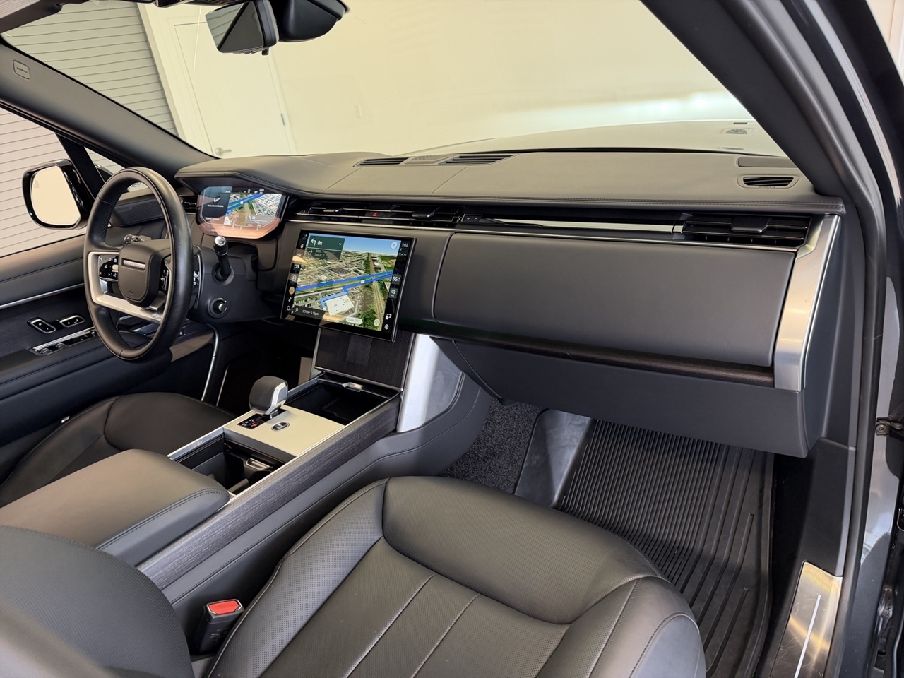 Land Rover Range Rover Autobiography LWB 5 2025 Land Rover Range Rover Autobiography LWB 5 2025