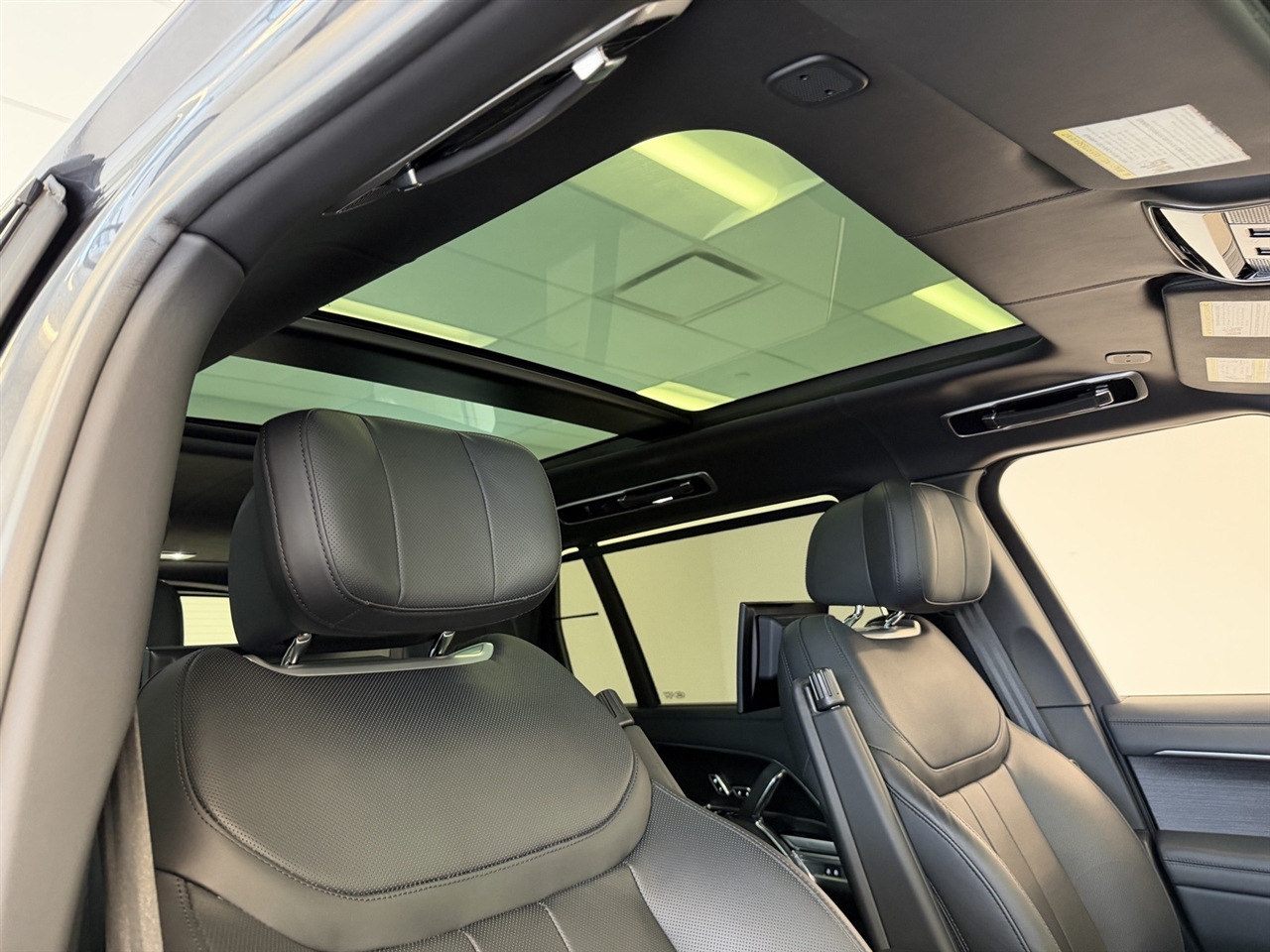 Land Rover Range Rover Autobiography LWB 5 2025 Land Rover Range Rover Autobiography LWB 5 2025