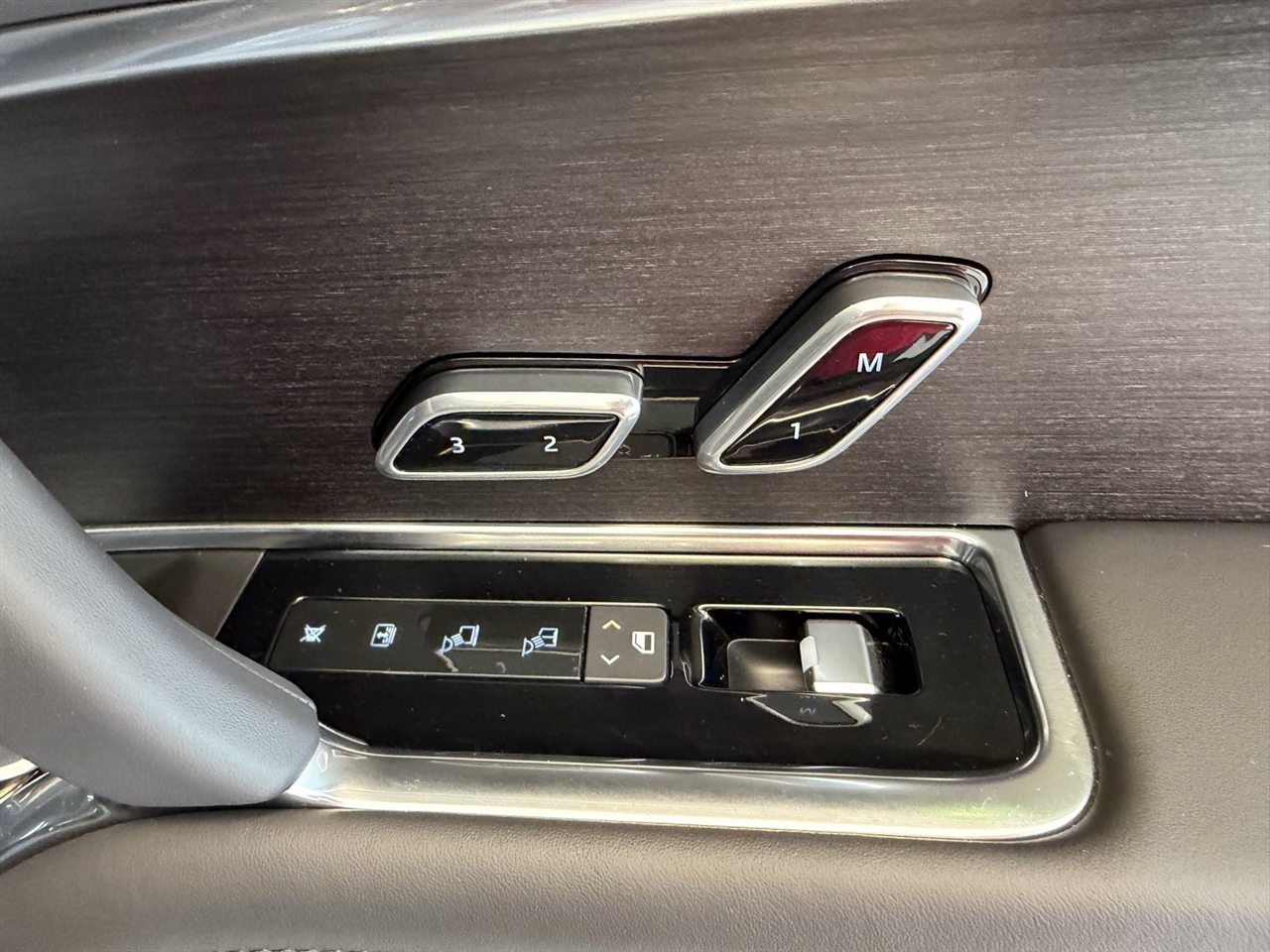 Land Rover Range Rover Autobiography LWB 5 2025 Land Rover Range Rover Autobiography LWB 5 2025